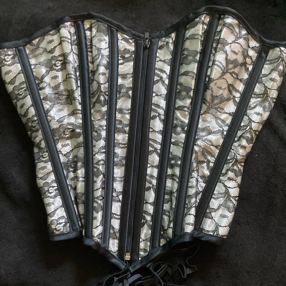 Lace Corset with Black Trim